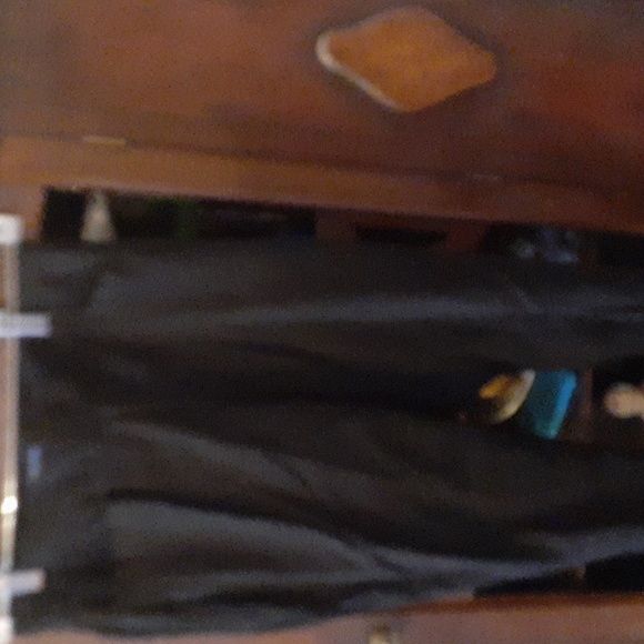 Apt. 9 black capris sz 4P - Picture 2 of 4